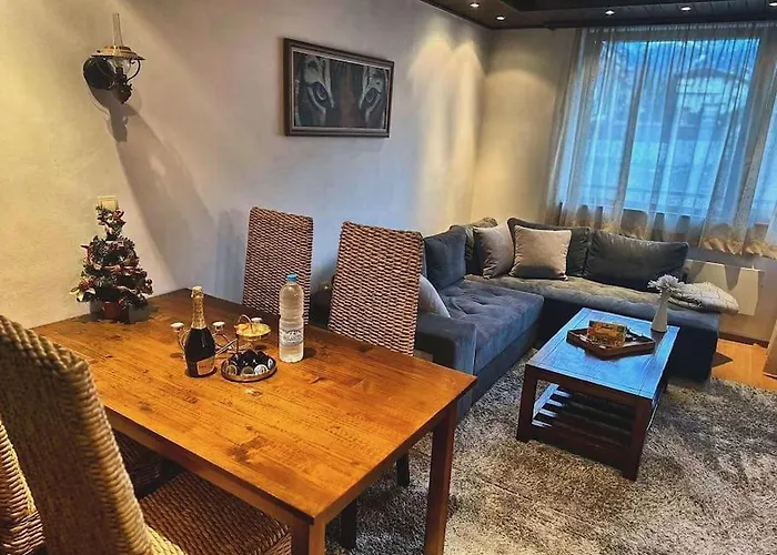 уникален с изглед към планината